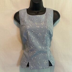 H-42 DBY Vintage Blue & White Floral Sleeveless‎ Blouse Size 7